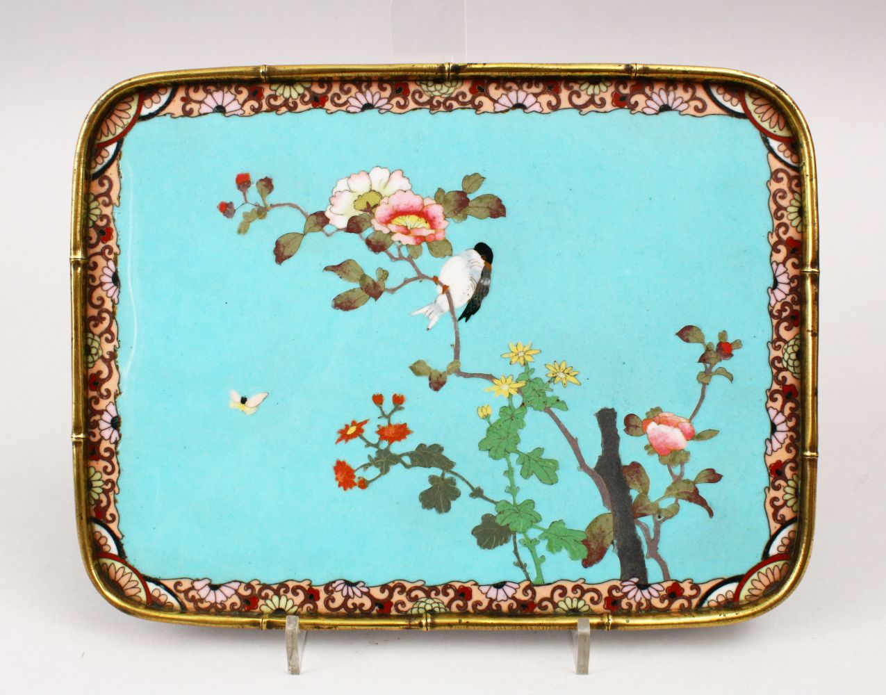 A GOOD JAPANESE MEIJI PERIOD CLOISONNE TRAY ATTRIBUTED TO NAMIKAWA SOSUKE, the tray with a bronze