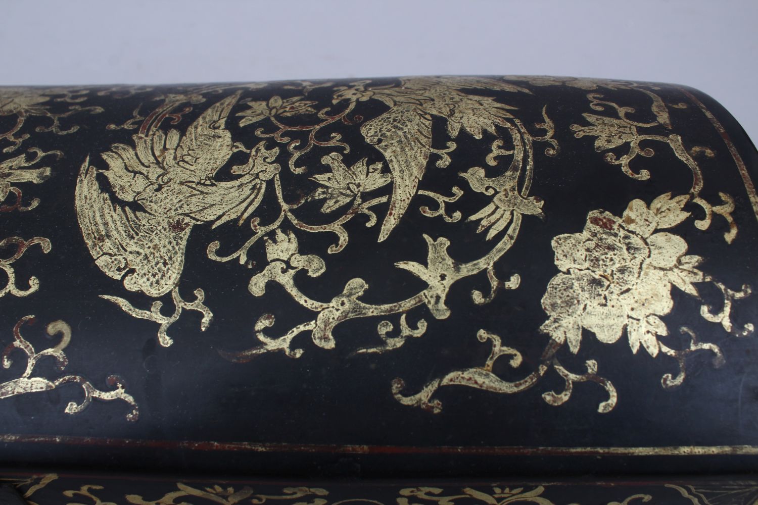 A GOOD 19TH CENTURY CHINESE LACQUER CHEST / BOX, the lacquer box with gilded decoration of dragons - Image 8 of 12