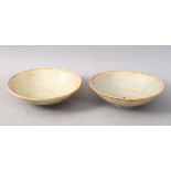 A GOOD PAIR OF EARLY CHINESE POTTERY BOWLS, 14cm diameter.