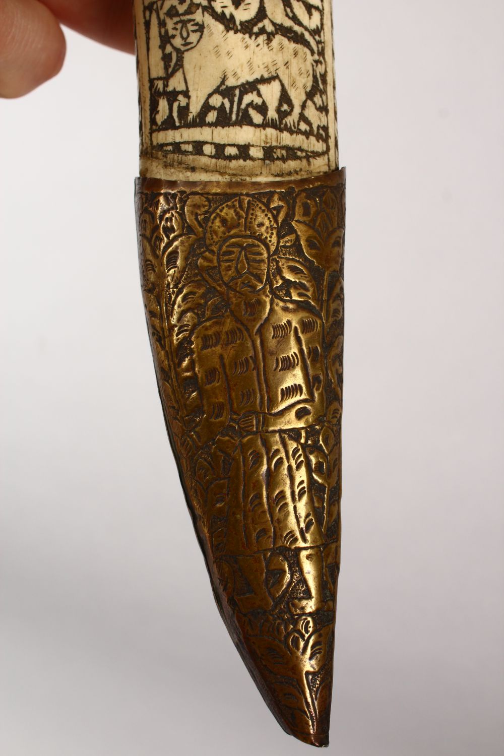 AN EARLY PERSIAN QAJAR HAND CARVED BONE / IVORY DAGGER, with carved decoration of figures and - Image 12 of 15