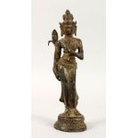 A GOOD EARLY INDIAN BRONZE FIGURE OF A GODDESS / DEITY, 19.5cm high.