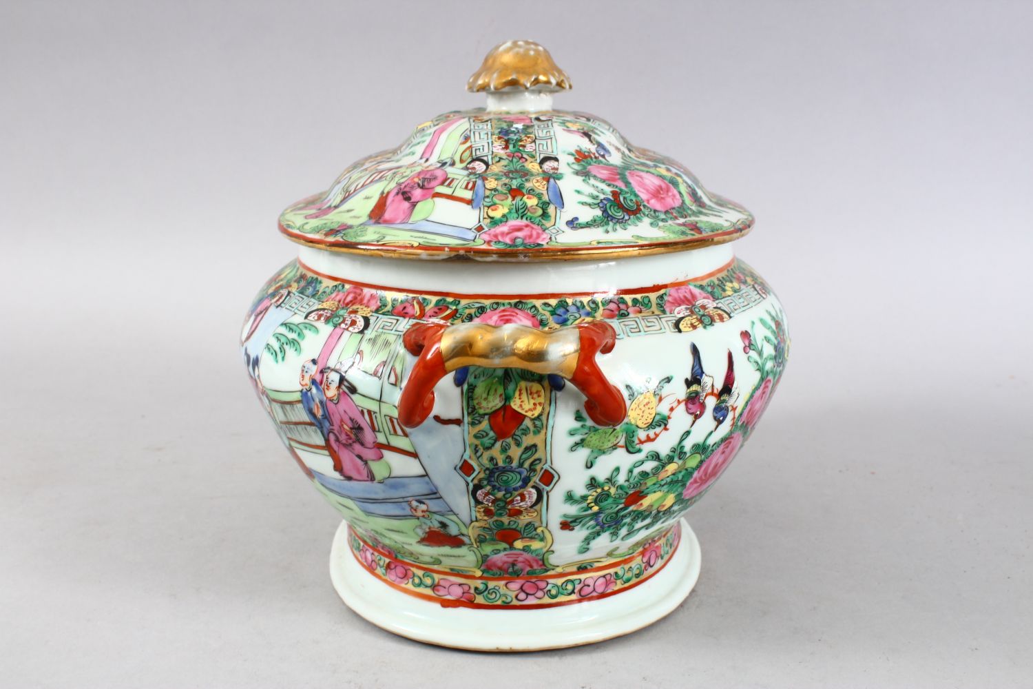 EARLY 20TH CENTURY CHINESE CANTON FAMILLE ROSE TUREEN AND COVER, decorated with panels of figures in - Image 6 of 10