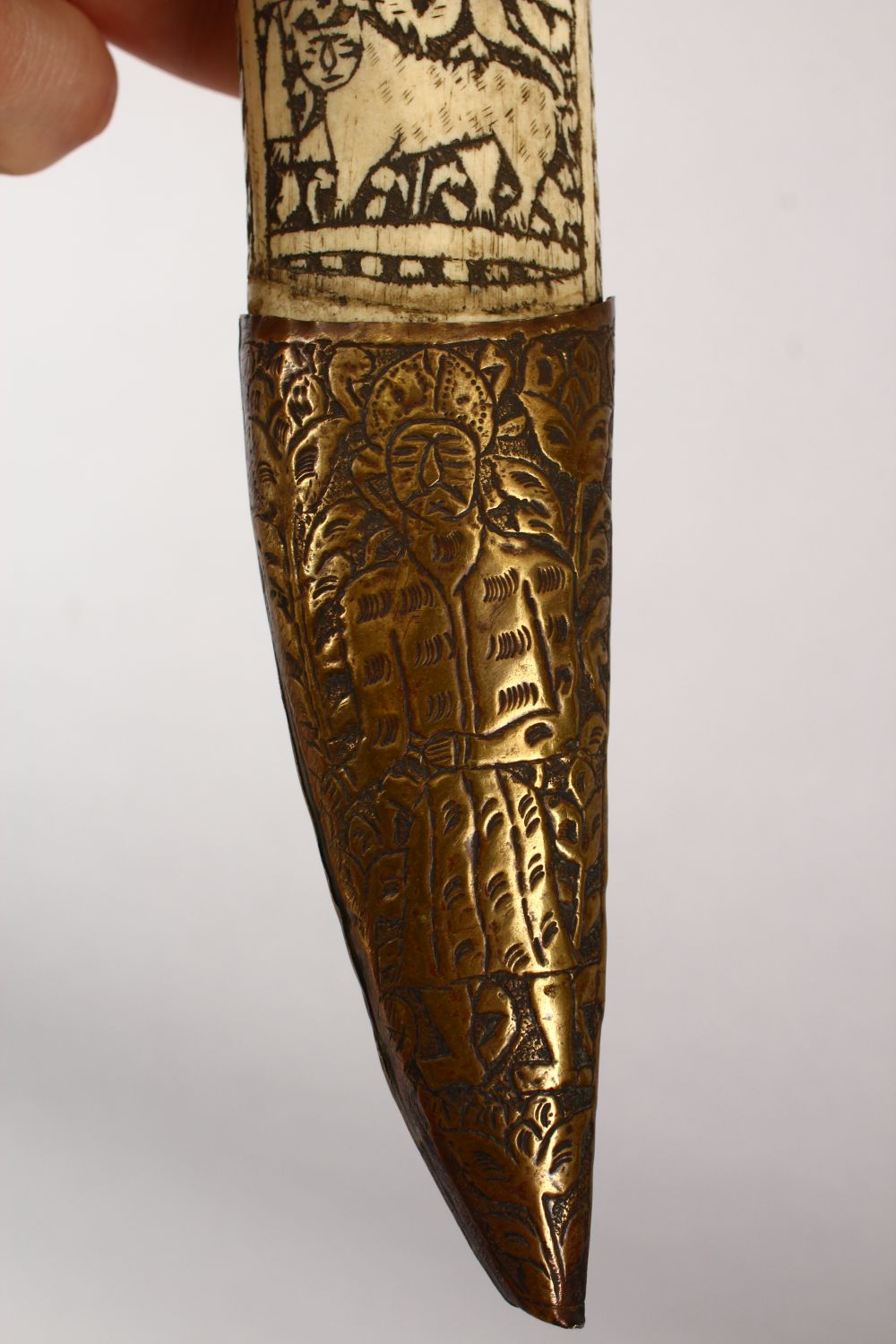 AN EARLY PERSIAN QAJAR HAND CARVED BONE / IVORY DAGGER, with carved decoration of figures and - Image 13 of 15