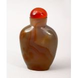 A GOOD 29TH CENTURY CHINESE CARVED AGATE SNUFF BOTTLE, with hardstone topper and wooden spoon, 6cm x