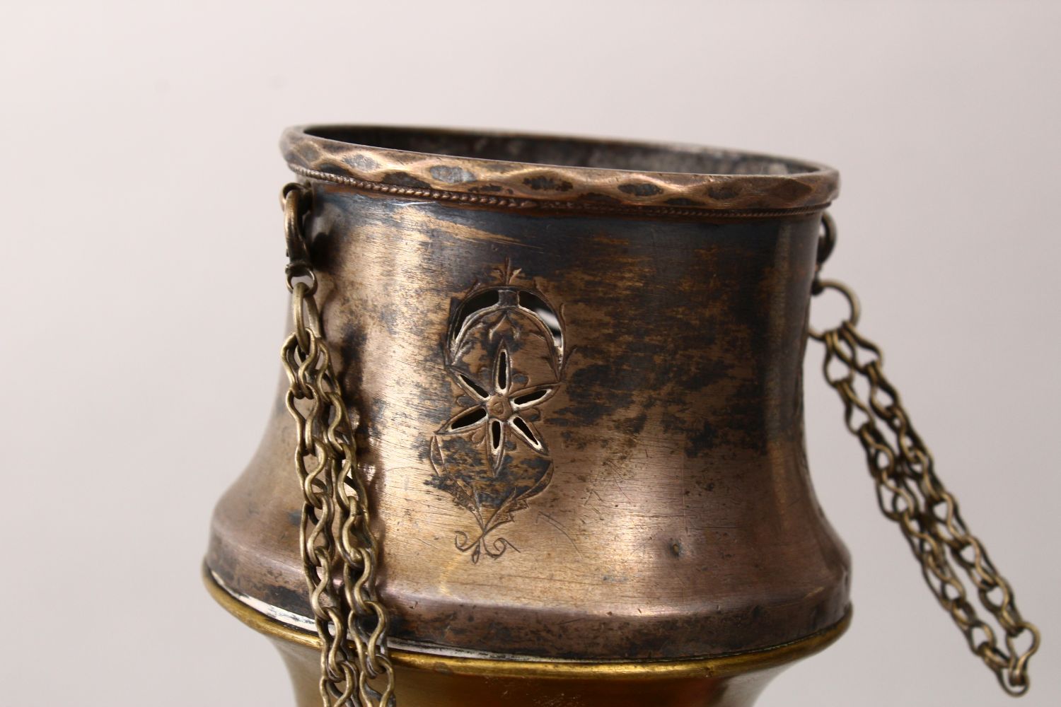 19TH CENTURY PERSIAN QAJAR ISLAMIC BRASS HUQQA TOP WITH A SILVER WIND GUARD, with a wooden sleeve - Image 7 of 10