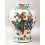 A GOOD CHINESE FAMILLE VERTE PORCELAIN GINGER JAR, the body decorated with displays of native