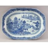 AN 18TH CENTURY CHINESE BLUE & WHITE QIANLONG PORCELAIN TRAY, the tray decorated with scenes of