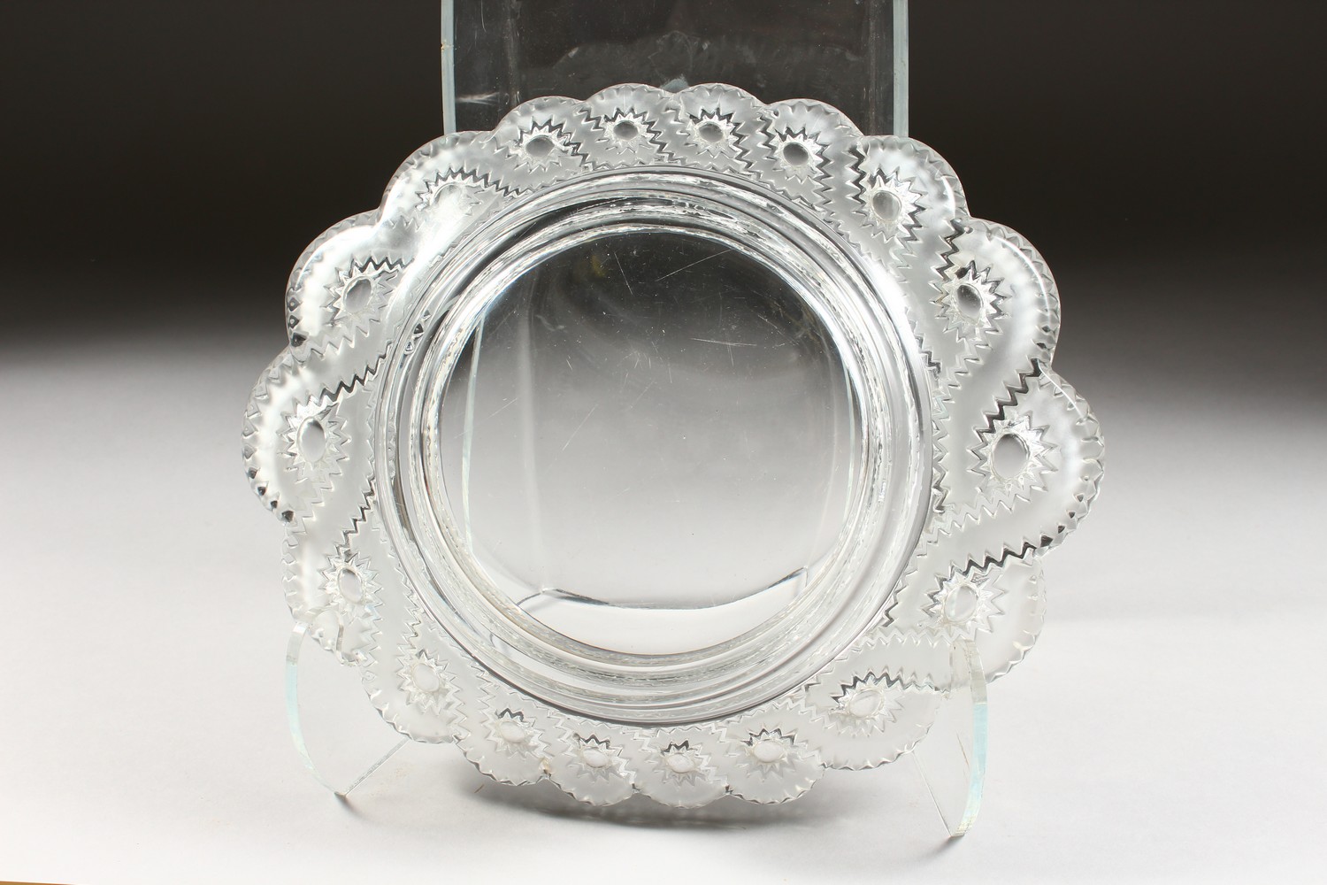 A HEAVY CIRCULAR LALIQUE DISH, with scalloped sides. Etched LALIQUE, FRANCE. 11ins diameter. - Image 4 of 8