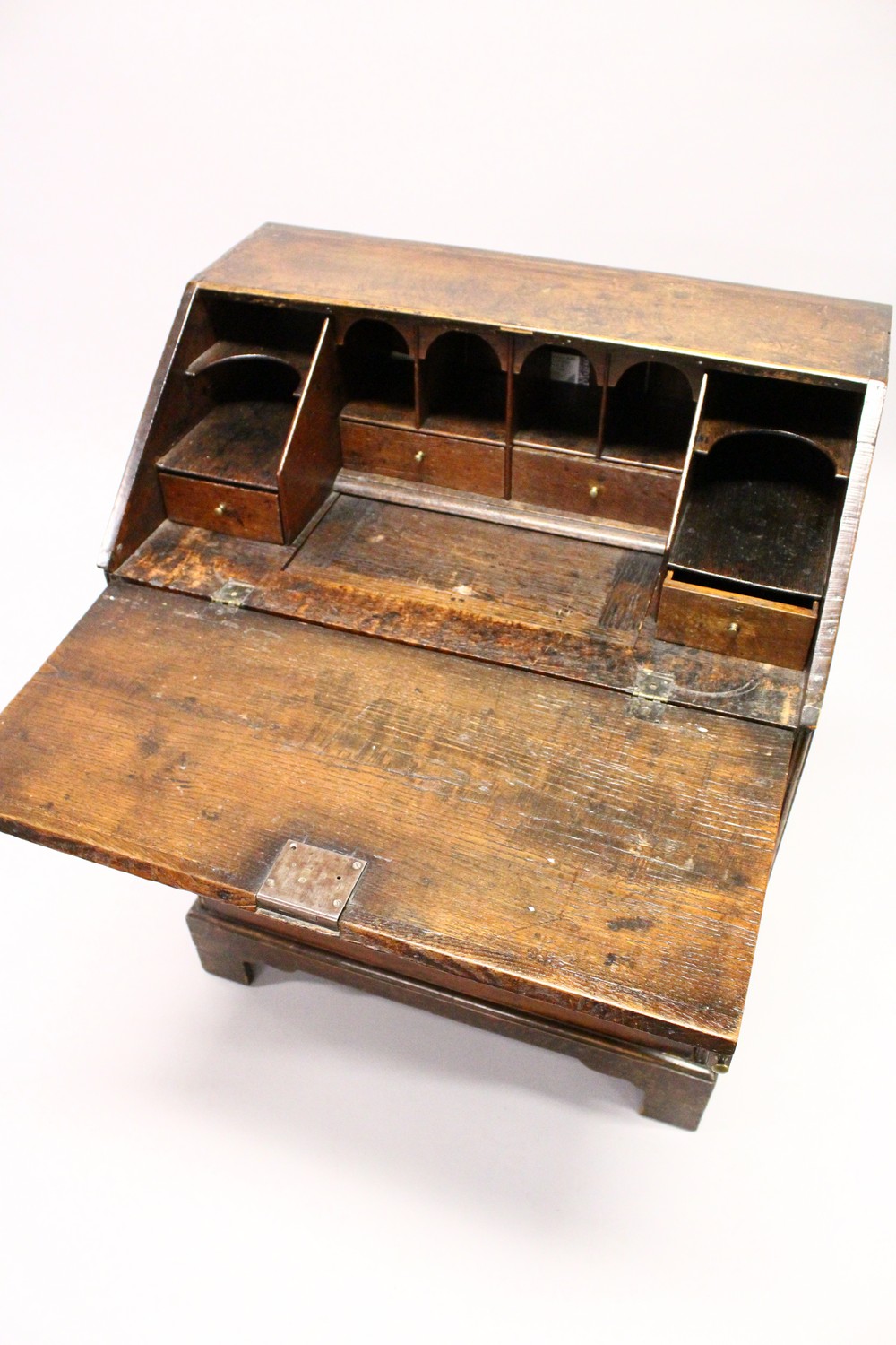 A GOOD SMALL 18TH CENTURY BUREAU, with fall front, fitted interior with well, two short and two long - Image 8 of 12