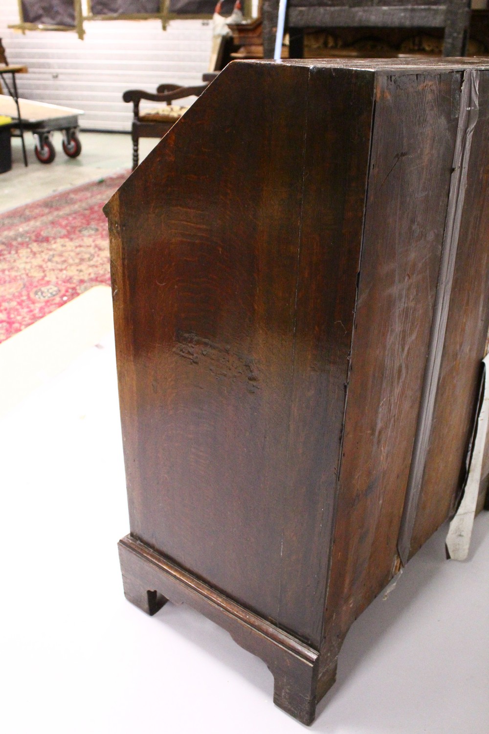 A GOOD SMALL 18TH CENTURY BUREAU, with fall front, fitted interior with well, two short and two long - Image 5 of 12