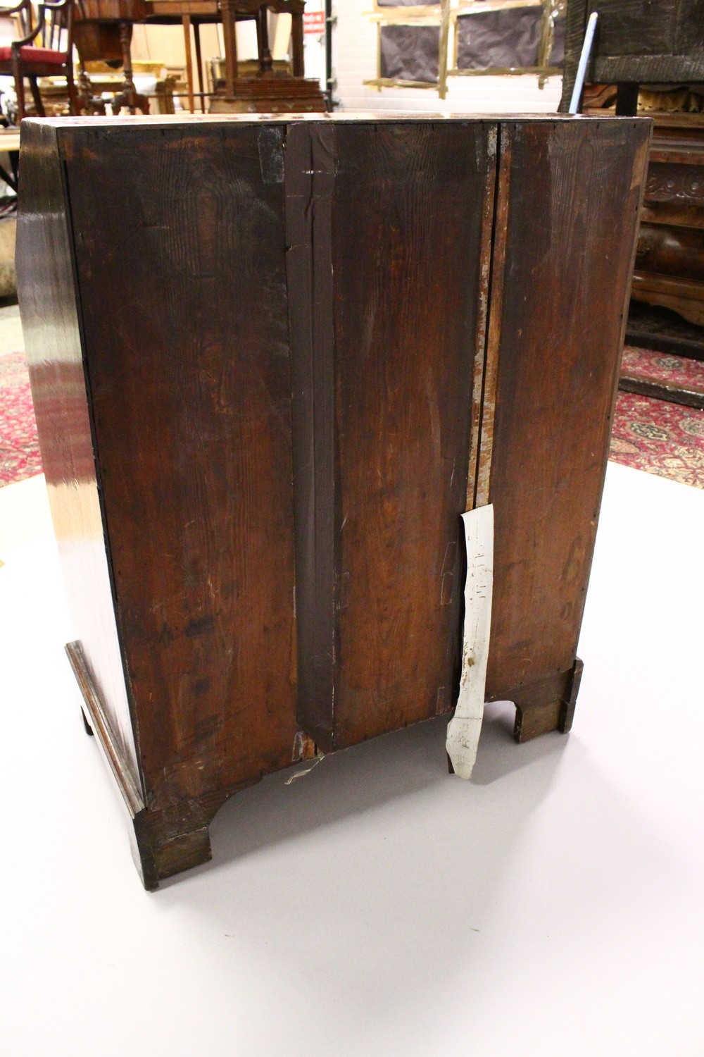 A GOOD SMALL 18TH CENTURY BUREAU, with fall front, fitted interior with well, two short and two long - Image 6 of 12