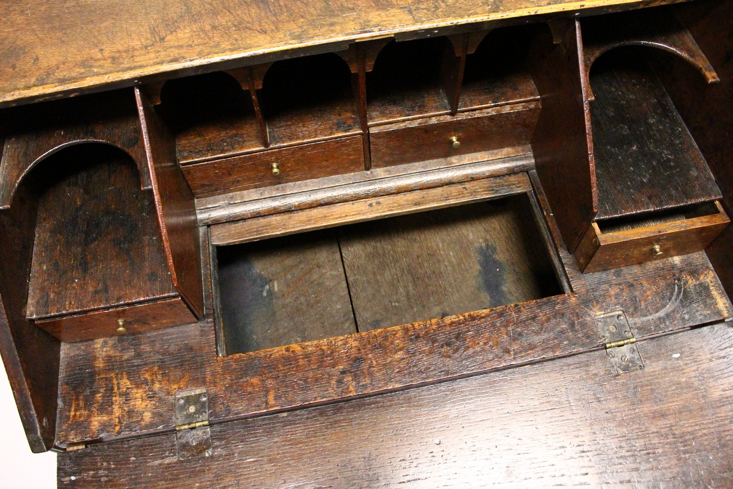 A GOOD SMALL 18TH CENTURY BUREAU, with fall front, fitted interior with well, two short and two long - Image 10 of 12
