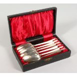 A SET OF SIX SILVER TEASPOONS. London 1814, Maker: TB, in a later box.