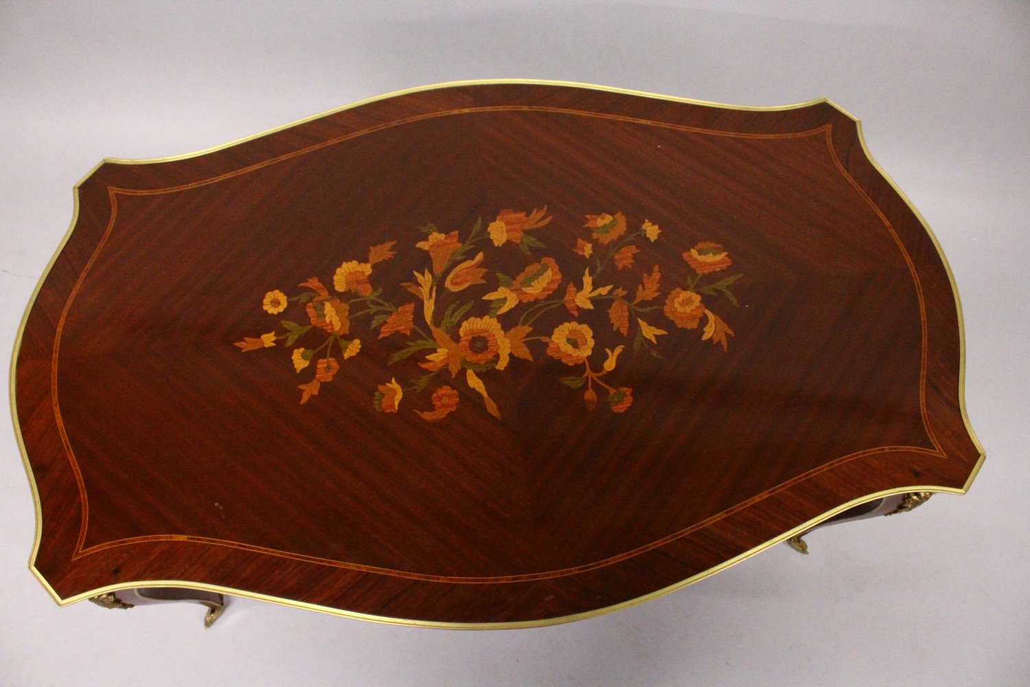 A FRENCH STYLE INLAID MAHOGANY AND ORMOLU MOUNTED COFFEE TABLE. - Image 2 of 3