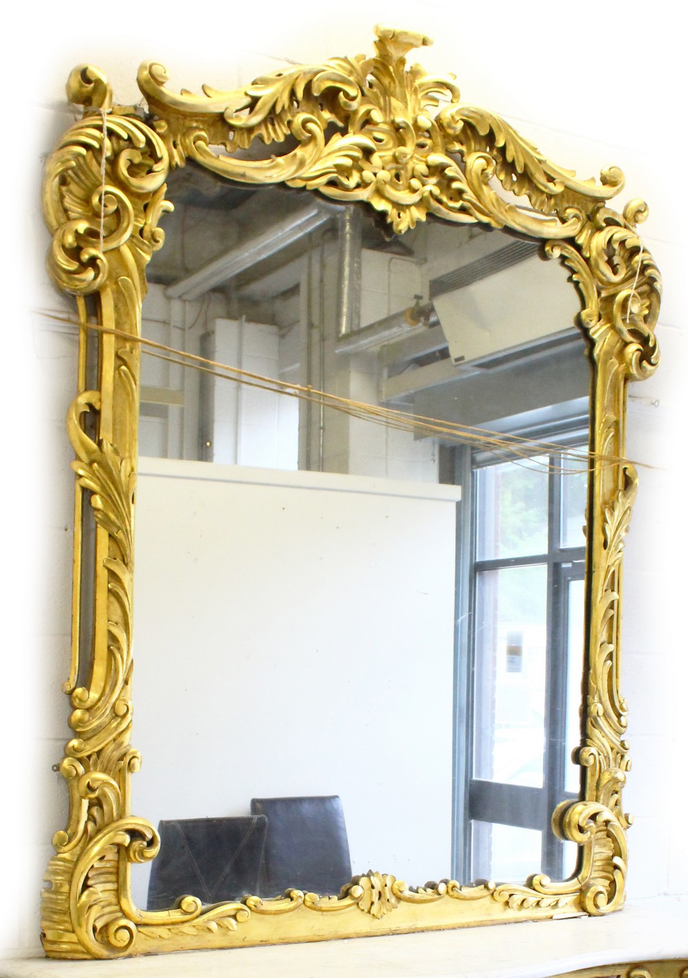 A SUPERB LARGE 18TH-19TH CENTURY ITALIAN CARVED AND GILDED CONSOLE AND MIRROR, the mirror carved - Image 7 of 7