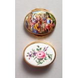 A LOVELY SMALL GOLD AND ENAMEL OVAL PILL BOX, with classical scene enamel lid. 3cms x 2.5cms.