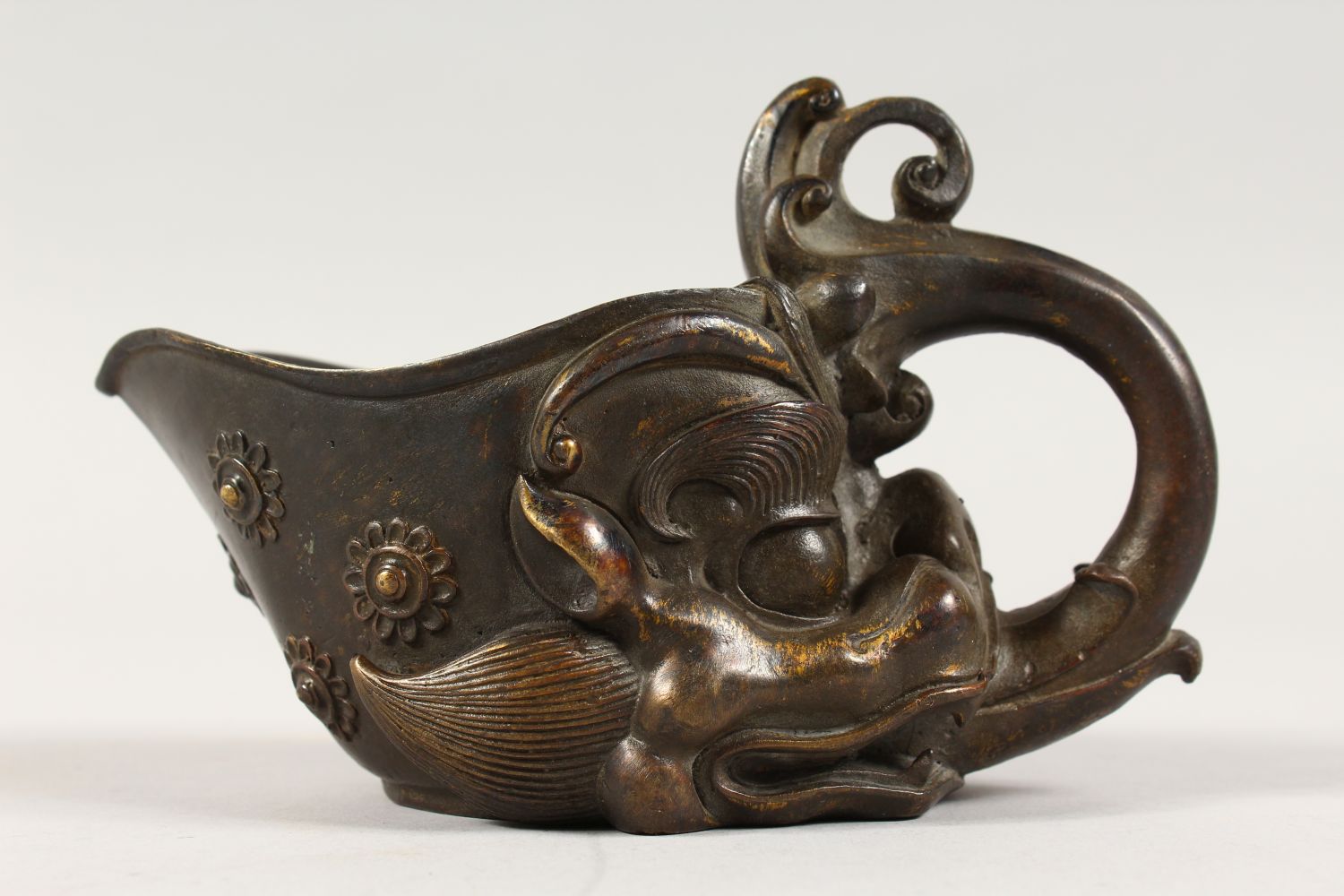 A GOOD CHINESE ARCHAIC STYLE BRONZE LIBATION CUP, cast as a dragon with flames from its mouth - Image 2 of 7