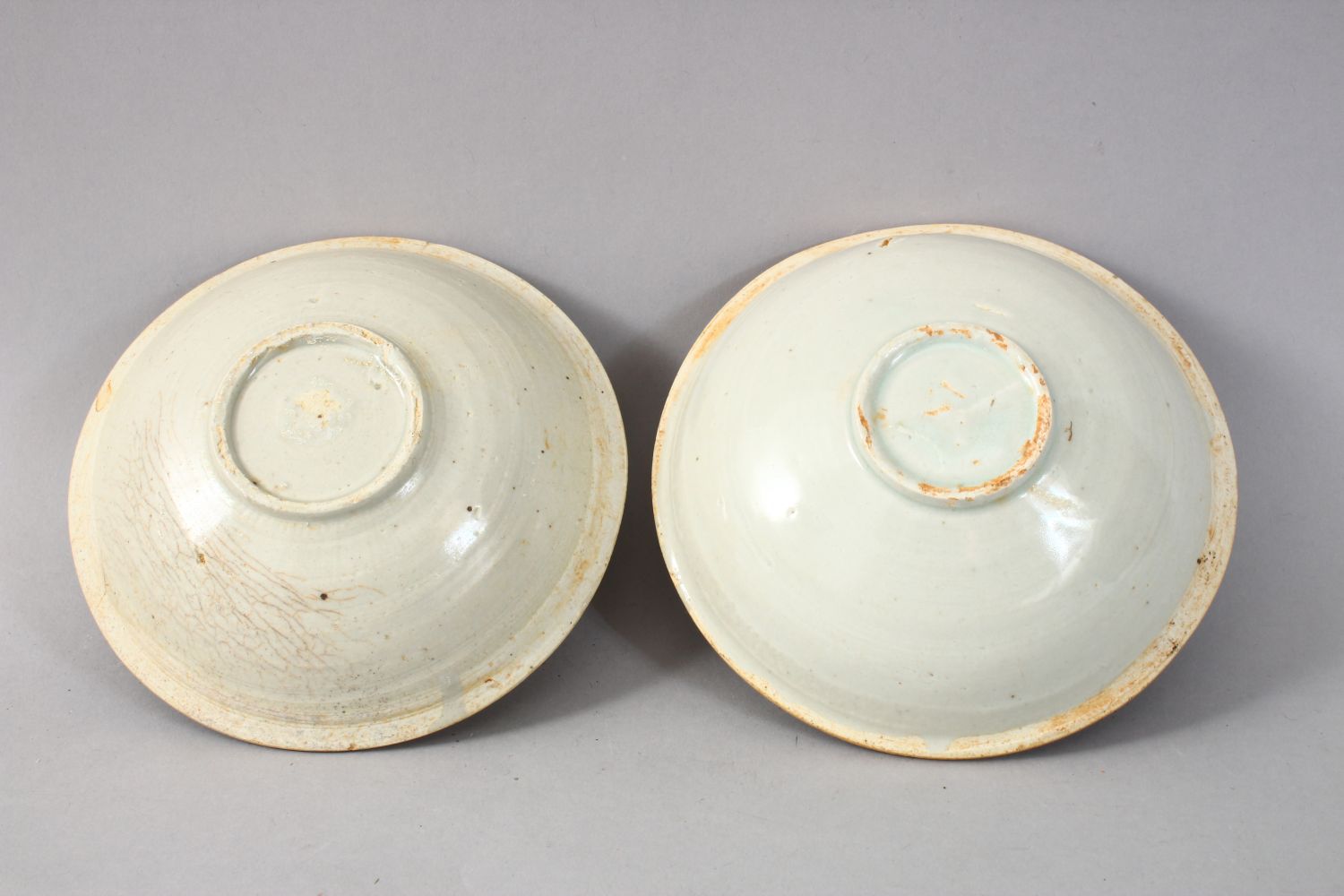 A GOOD PAIR OF EARLY CHINESE POTTERY BOWLS, 15cm diameter. - Image 2 of 3