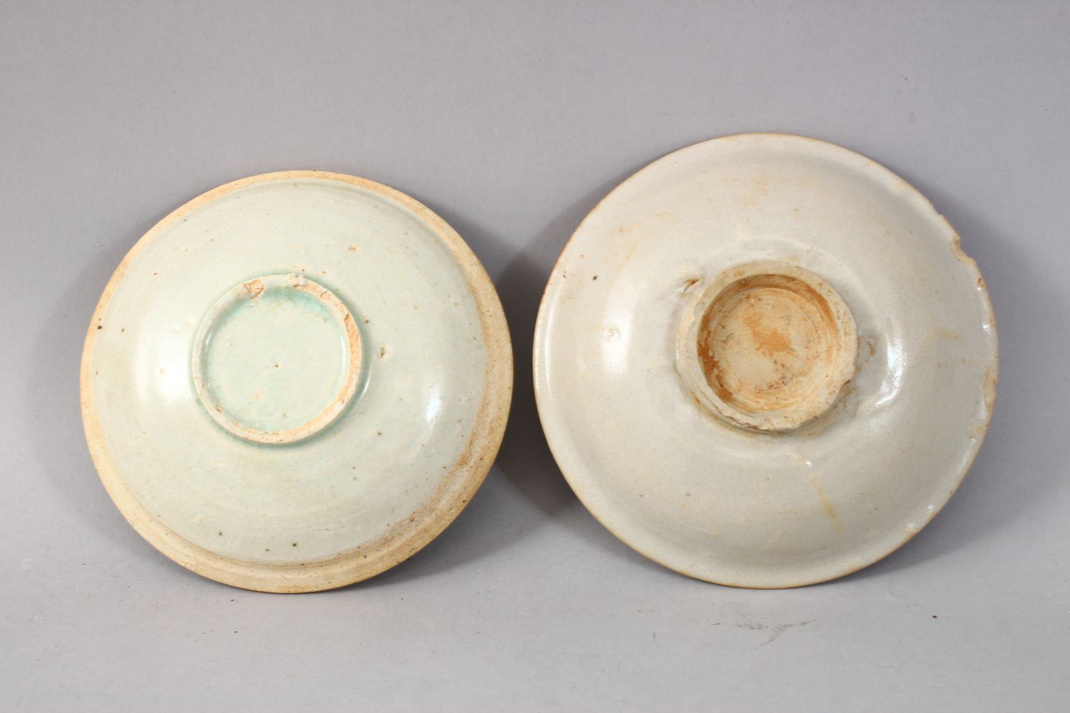 A GOOD PAIR OF EARLY CHINESE POTTERY BOWLS, 14cm & 13cm diameter - Image 2 of 2