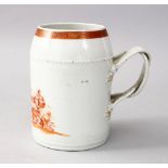 A GOOD 18TH CENTURY CHINESE ROUGE DE FEUR PORCELIAN TANKARD, the tankard decorated with a