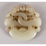 A GOOD 19TH / 20TH CENTURY CHINESE CARVED JADE PENDANT OF INTERTWINED CHILONG, two chilong