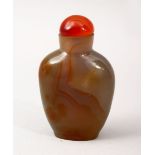 A GOOD 29TH CENTURY CHINESE CARVED AGATE SNUFF BOTTLE, with hardstone topper and wooden spoon, 6cm x
