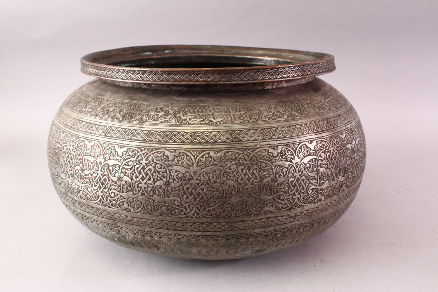 A LARGE ISLAMIC TINNED BRONZE SAFAVID CALLIGRAPHIC BOWL, the body with chased formal intertwined - Image 4 of 13