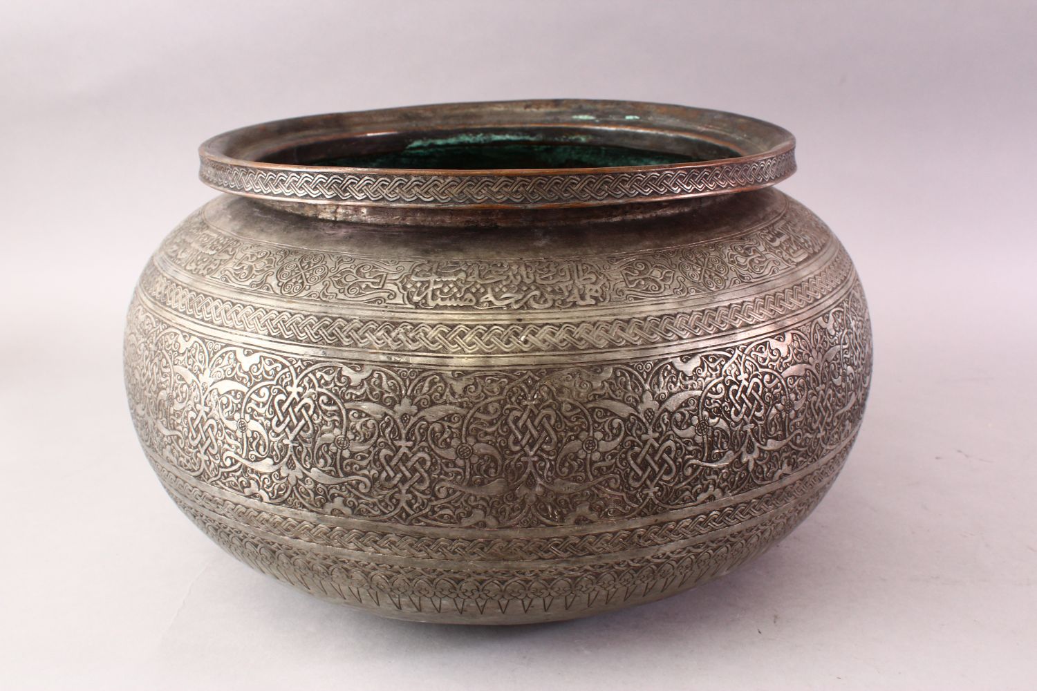 A LARGE ISLAMIC TINNED BRONZE SAFAVID CALLIGRAPHIC BOWL, the body with chased formal intertwined - Image 3 of 13