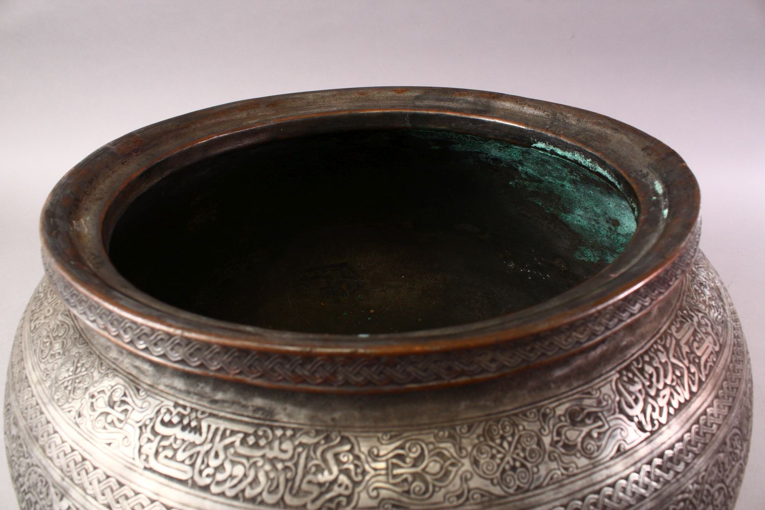 A LARGE ISLAMIC TINNED BRONZE SAFAVID CALLIGRAPHIC BOWL, the body with chased formal intertwined - Image 13 of 13