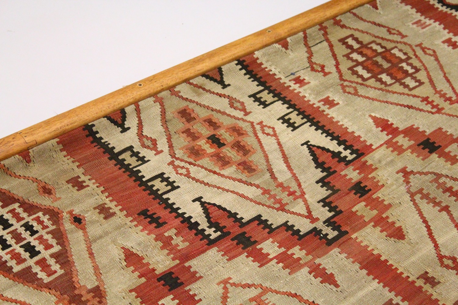 AN AFGHAN KELIM CARPET, of typical form. 7ft 5ins x 5ft 10ins. - Image 3 of 13