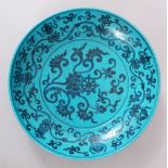 A CHINESE 20TH CENTURY TURQUOISE GROUND PLATE OF EIGHT IMMORTALS, with eight immortals decoration