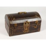 A GOOD 18TH/19TH CENTURY SMALL LEATHER DOME TOP CASKET, with embossed gilded decoration and engraved