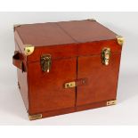 A GOOD MODERN LEATHER PICNIC TRUNK, with fitted interior. 1ft 6ins wide x 1ft 1.5ins deep x 1ft 2ins