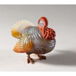 A SUPERB RUSSIAN FABERGE CARVED AGATE AND GOLD TURKEY with gold feet. 2ins high x 2.75ins long.