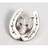 A LARGE SILVER HORSESHOE FOX HEAD BROOCH.