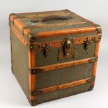 AN EARLY 20TH CENTURY FRENCH HAT BOX, similar in style to Louis Vuitton. 1ft 4ins wide.