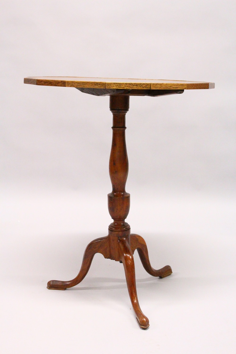 AN 18TH CENTURY YEW WOOD TILT TOP TRIPOD TABLE, with a shaped top, later edged, on a turned column - Image 4 of 5