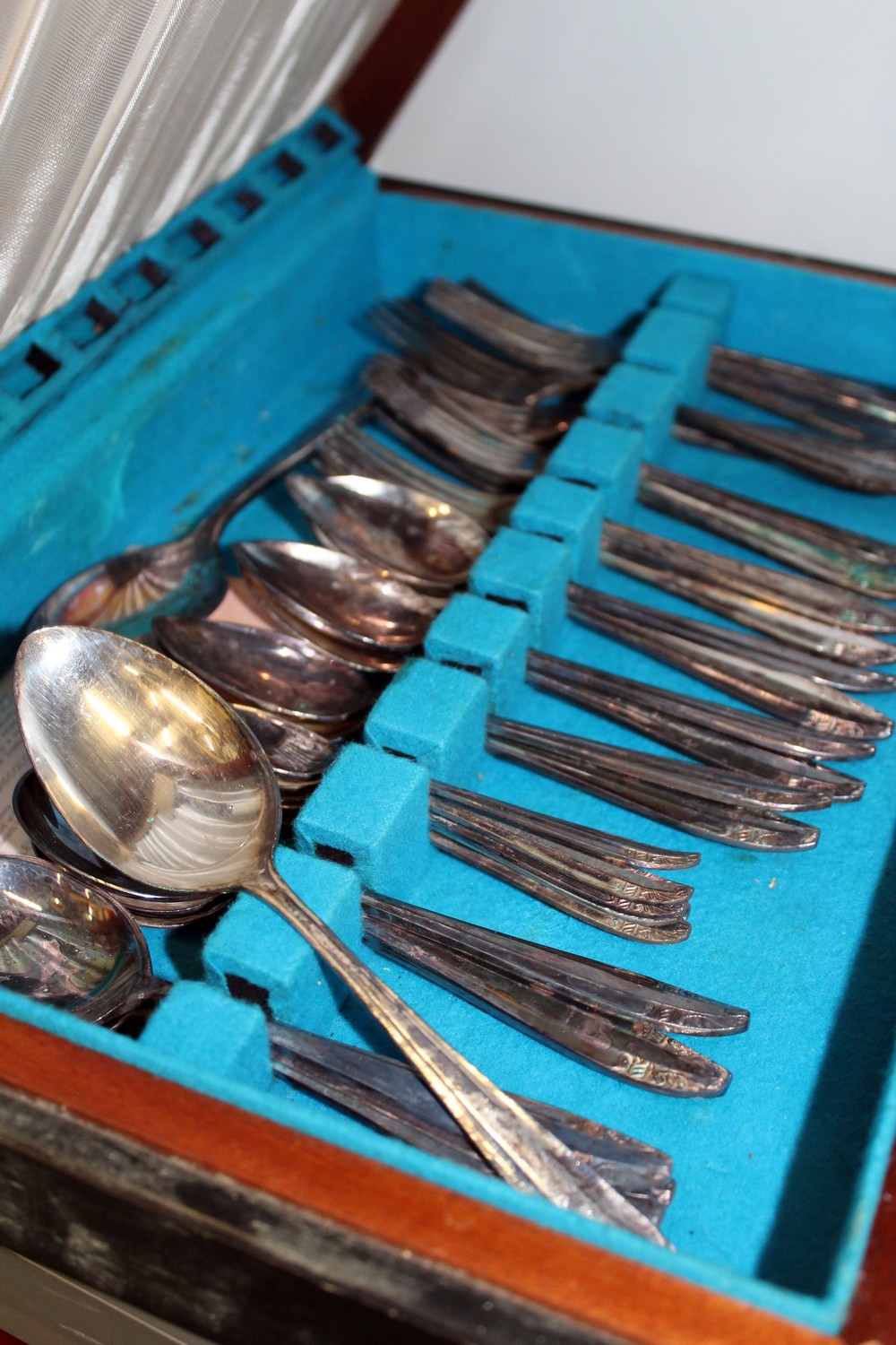 A canteen of cutlery other plated flatware and miscellaneous collectables. - Image 2 of 5