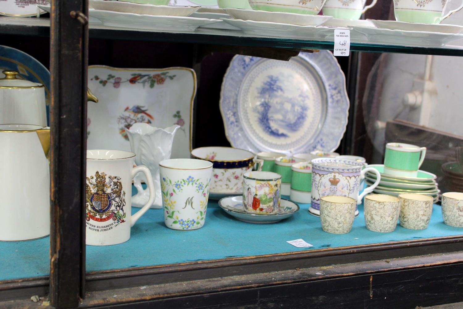 A large shelf of decorative china. - Image 4 of 4