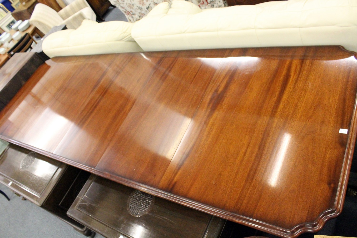 A good reproduction mahogany pedestal dining table with three leaves, extended length 10ft 6ins x - Image 3 of 4