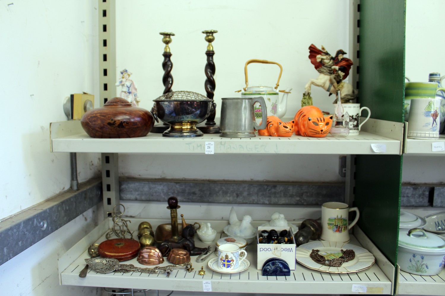 Decorative china, glass and miscellaneous collectables.