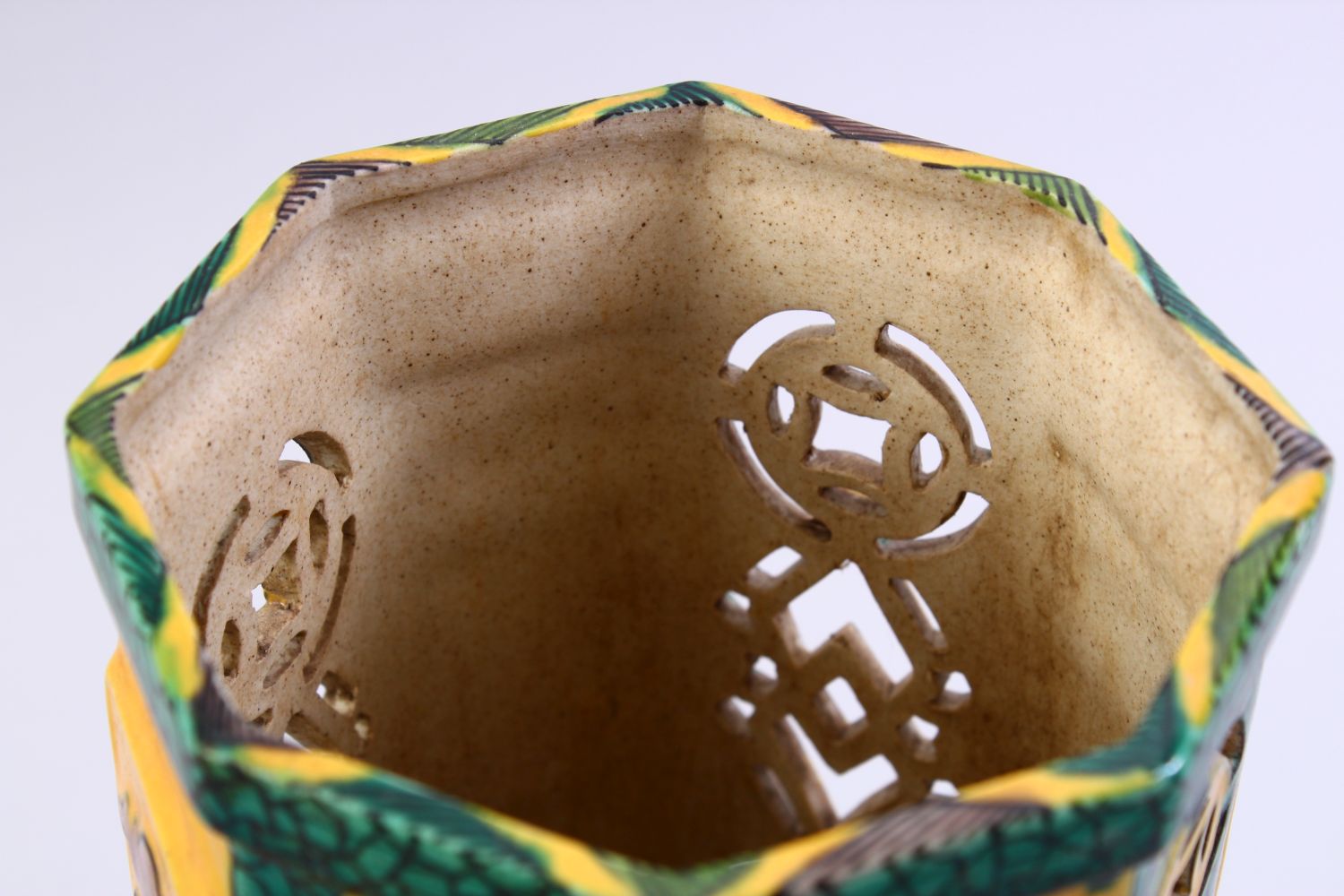 A CHINESE 20TH CENTURY SANCAI DECORATED POTTERY BRUSH WASH, the body with openwork panels and - Image 4 of 6