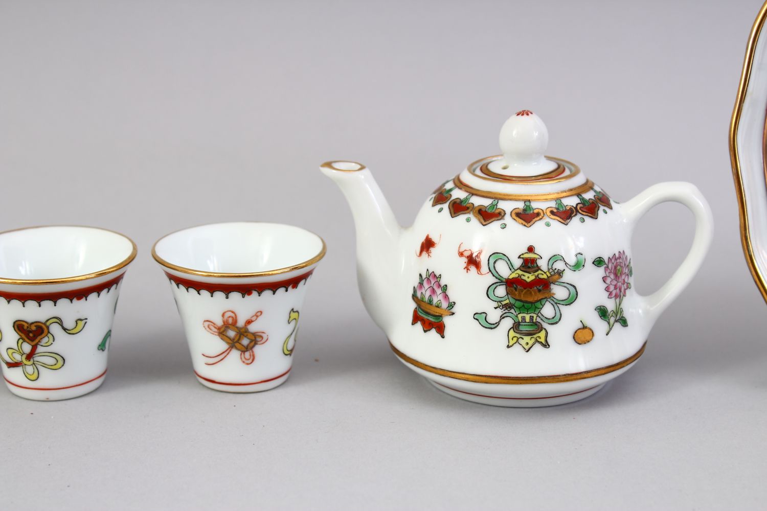 A 20TH CENTURY CHINESE FAMILLE ROSE TEA SET & TRAY, the set comprising four cups, one teapot and one - Image 3 of 5