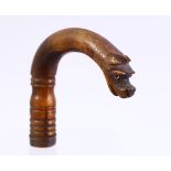 A GOOD 19TH CENTURY CHINESE CARVED RHINO HORN DOG WALKING STICK HANDLE, the handle carved to