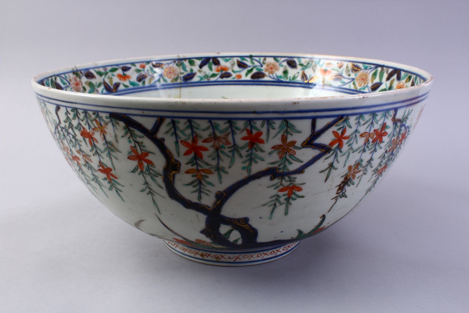 A LARGE JAPANESE MEIJI PERIOD IMARI PORCELAIN BOWL, decorated with typical imari palate, with staple - Image 3 of 6