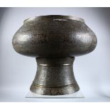 A VERY FINE LARGE 18TH/19TH CENTURY SILVER INLAID BRONZE ISLAMIC CAIROWARE BOWL ON ORIGINAL CIRCULAR