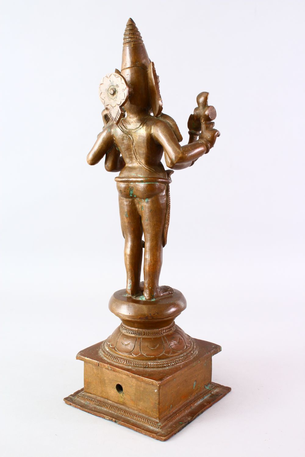 A LARGE INDIAN BRONZE FIGURE OF A HINIDU GOD, 43cm high. - Image 4 of 7