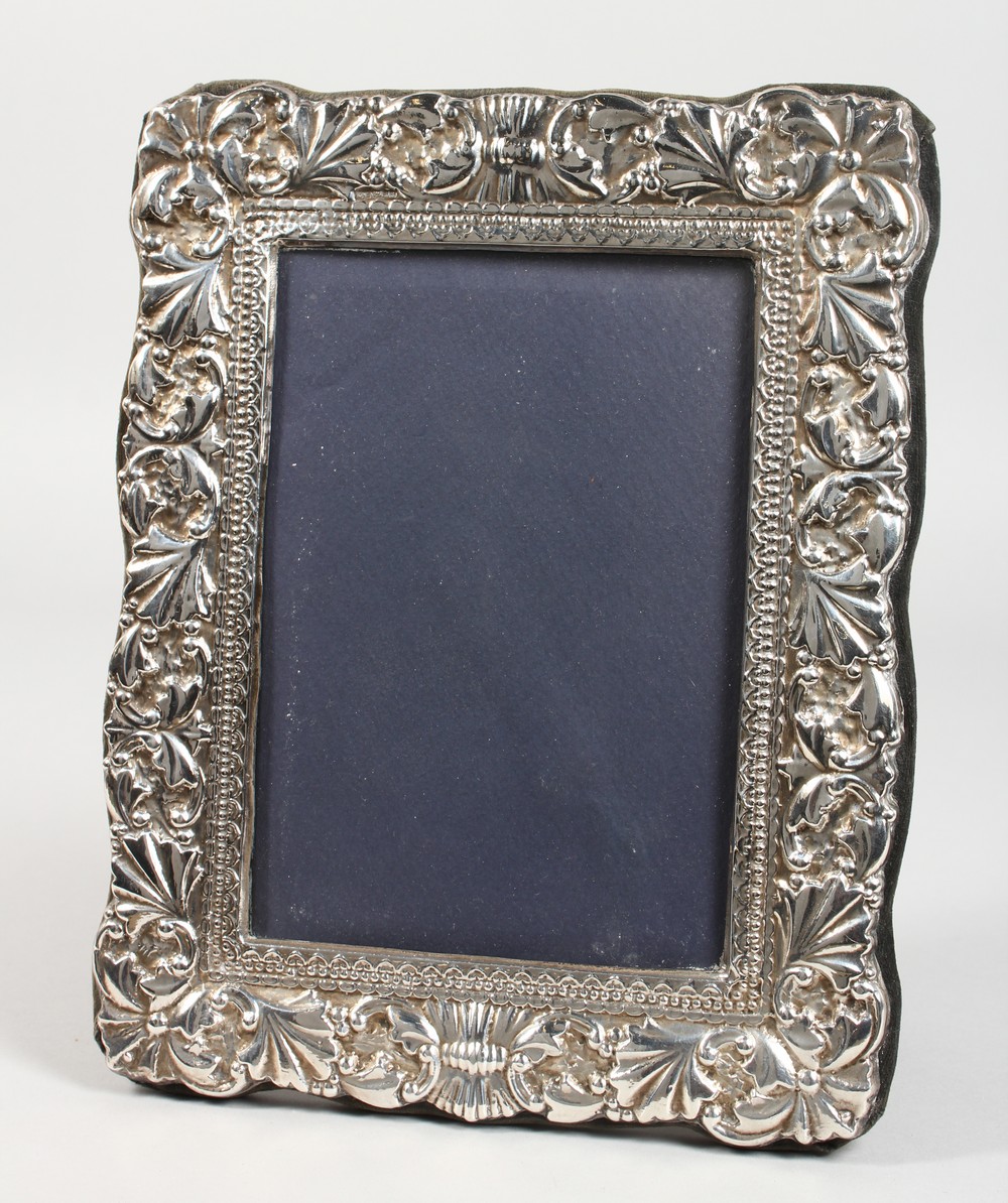 AN UPRIGHT SILVER PHOTOGRAPH FRAME. 10ins x 7ins.