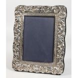AN UPRIGHT SILVER PHOTOGRAPH FRAME. 10ins x 7ins.