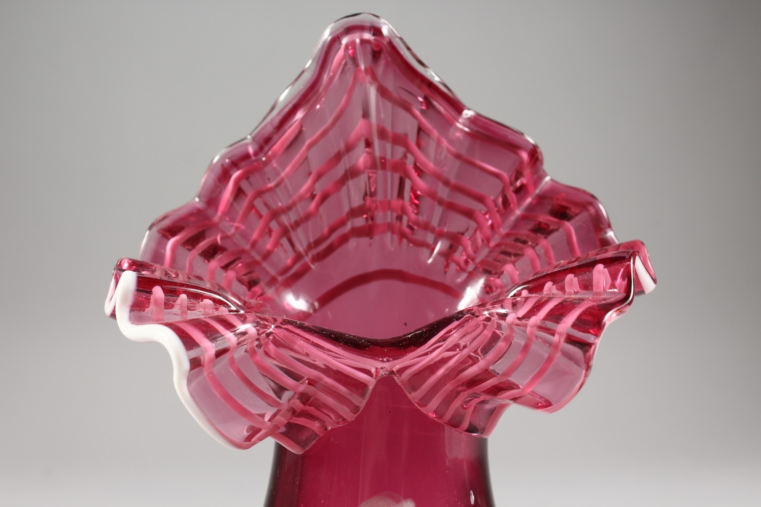 A CRANBERRY MARY GREGORY VASE. - Image 3 of 11